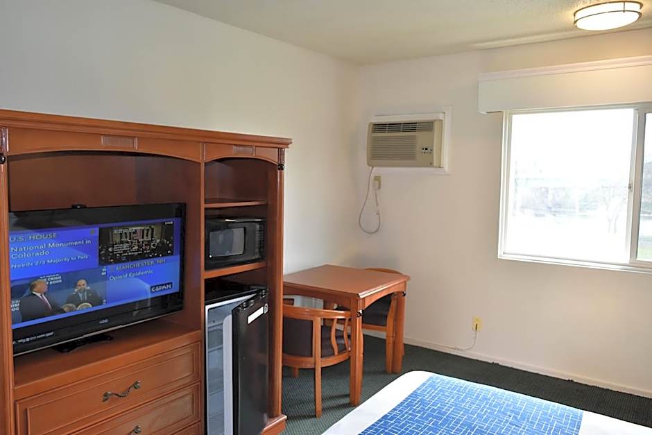 Travelodge by Wyndham Red Bluff South of Redding