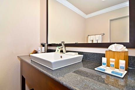 King Room with Roll-in Shower - Disability Access - Non-smoking