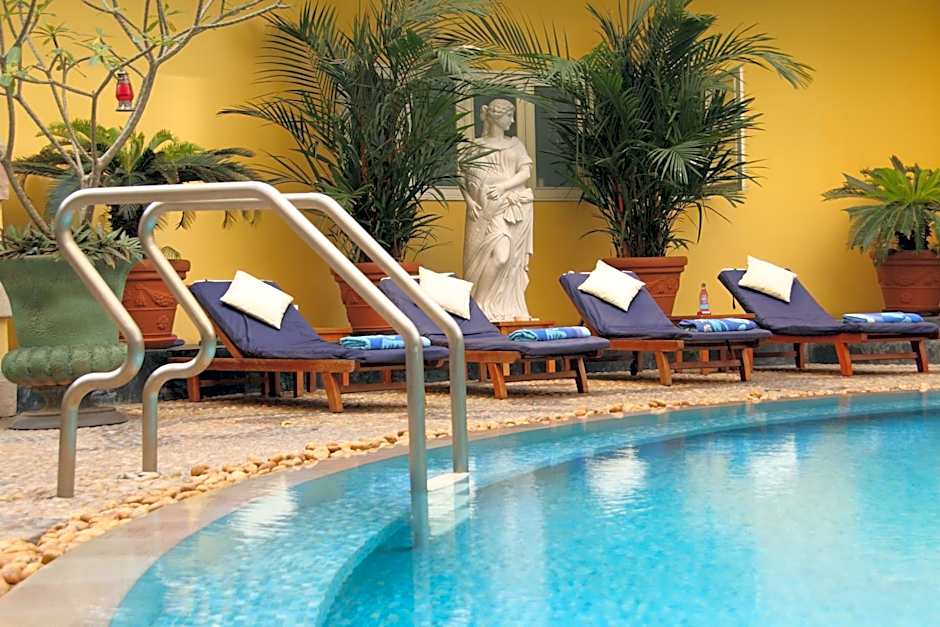 Four Seasons Place Hotel