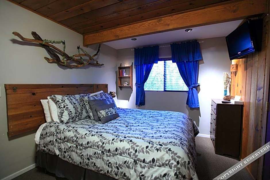 Sleepy Hollow Cabins & Hotel