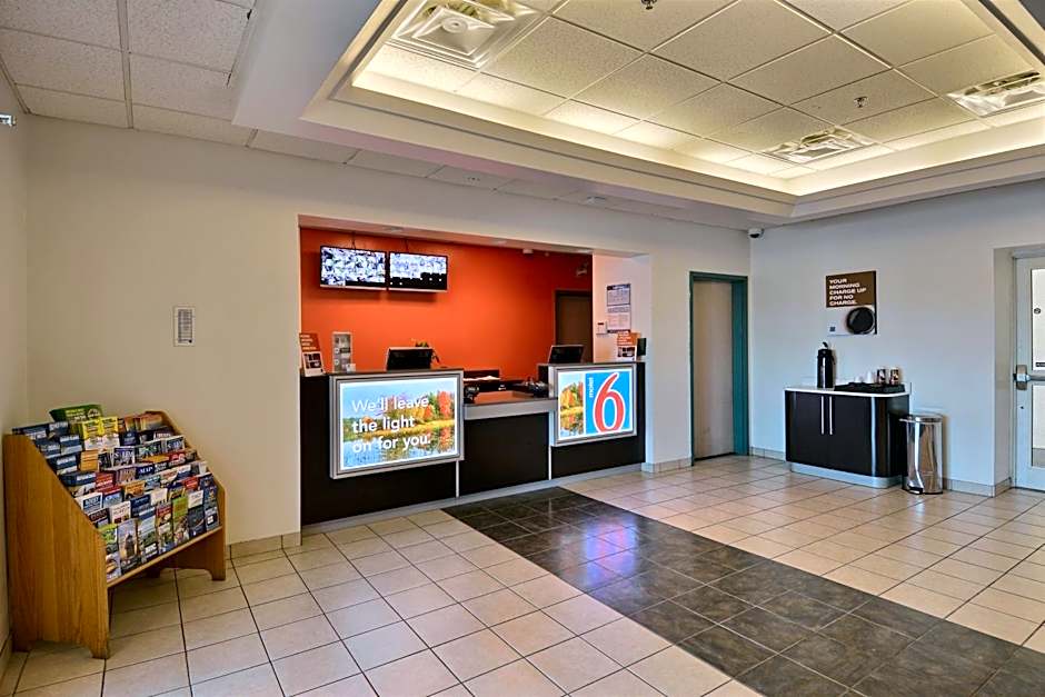 Motel 6-Tewksbury, MA - Boston