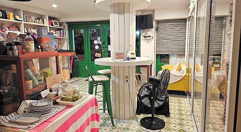 Ratana Boutique Hostel