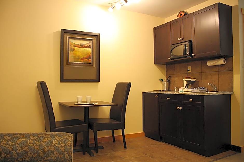 Overlander Mountain Lodge