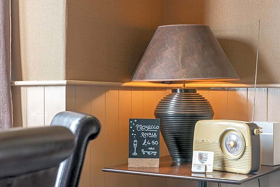 The Fox & Hounds Inn & Camping Pods