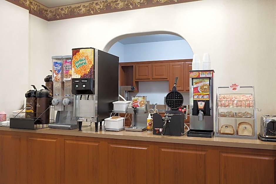 Super 8 by Wyndham Huntsville