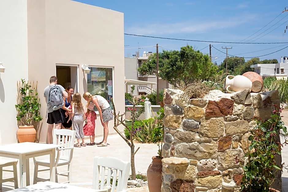 Arodamos Studios & Apts