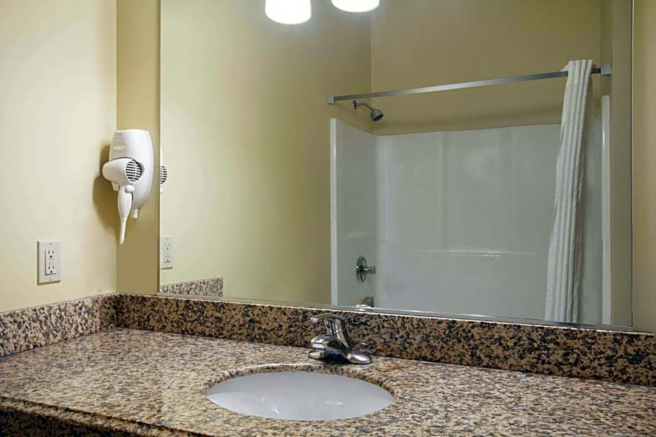 Super 8 by Wyndham Mifflinville Near Bloomsburg