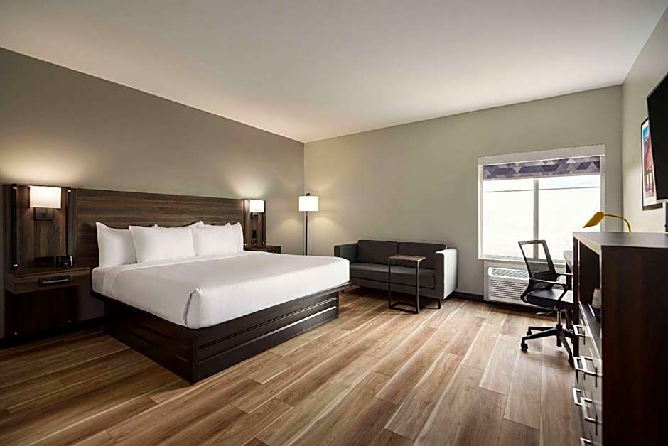 La Quinta Inn & Suites by Wyndham Gonzales