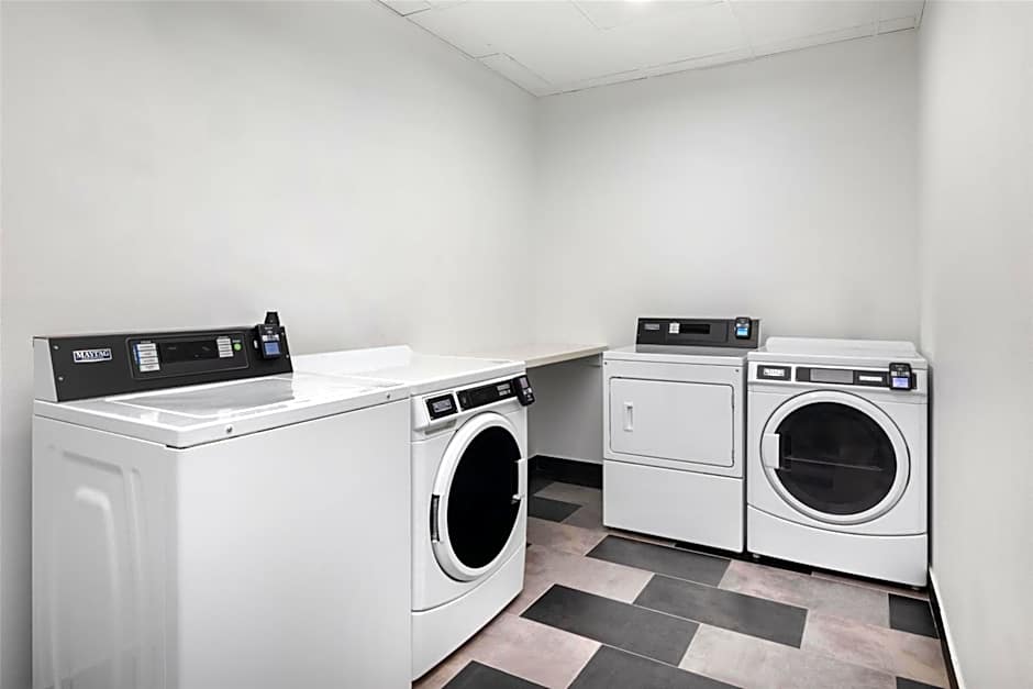 GLo Best Western Enid OK Downtown/Convention Center Hotel