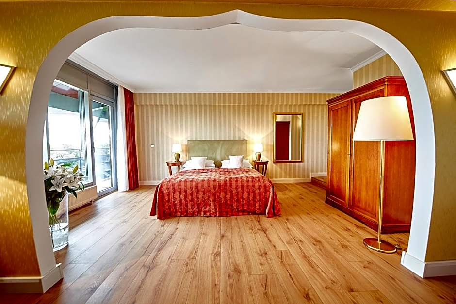 Photo 1 of 4 of Junior Suite