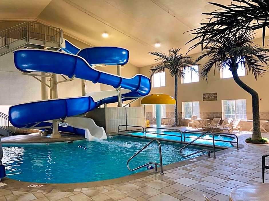 Country Inn & Suites by Radisson Bismarck Waterpark