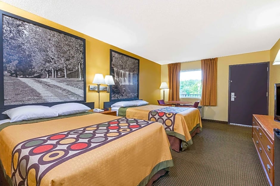 Super 8 by Wyndham Williamsburg