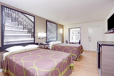 2 Queen Beds and 1 Sofa Bed Deluxe Room Non-Smoking