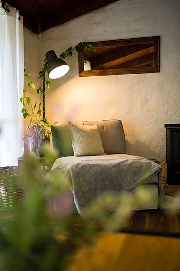 Healesville Mud Brick Hideaway