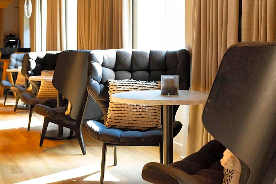 The Lloyd Stamford, Tapestry Collection By Hilton