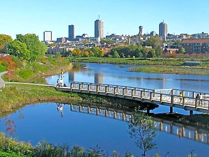 6 people, free parking, 1 minute river, Quebec city centre