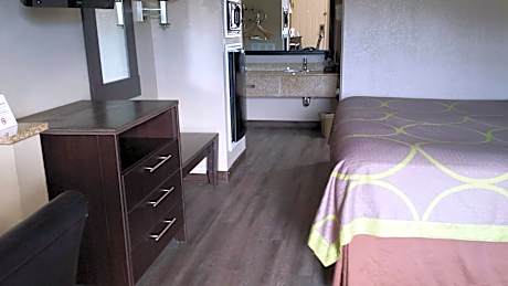 King Studio Suite - Non-Smoking