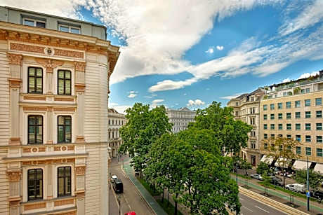 The Ritz-Carlton Albertina Suite with Club lounge access and City view