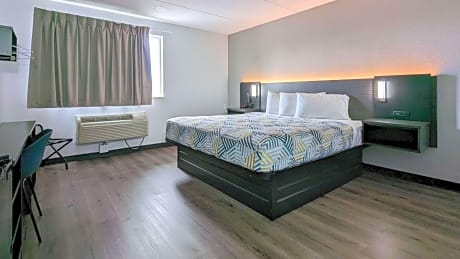 Deluxe King Room - Non-Smoking