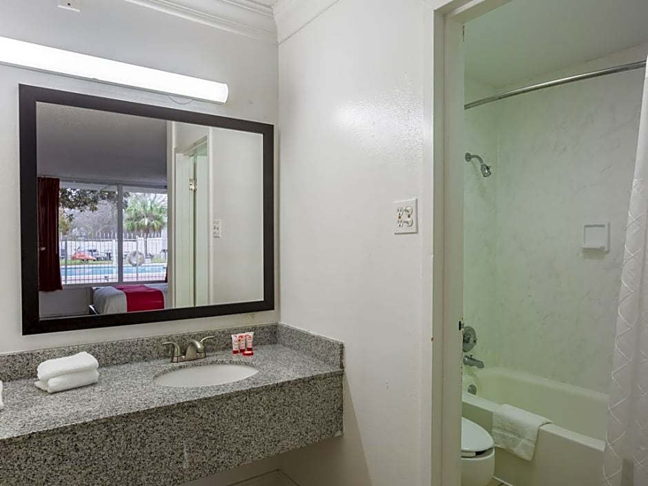 OYO Hotel Baton Rouge - Mead Rd Louisiana