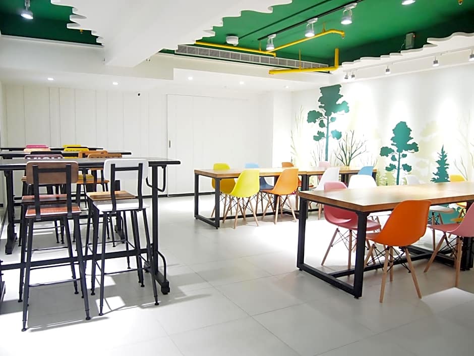 Fairytale YiSu Hot Spring Hotel