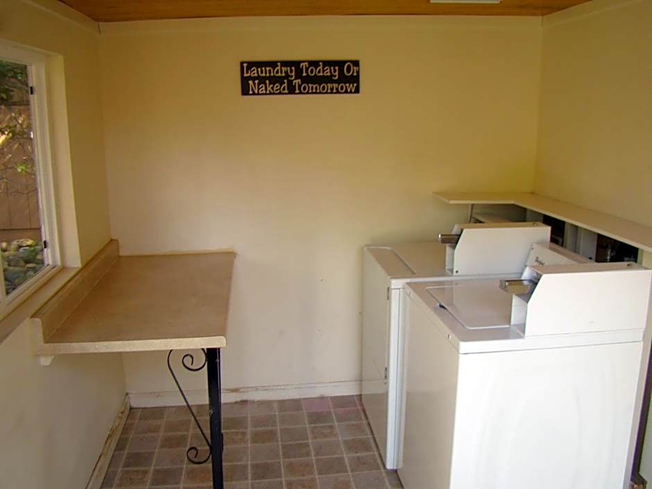 Ponderosa Gardens Motel