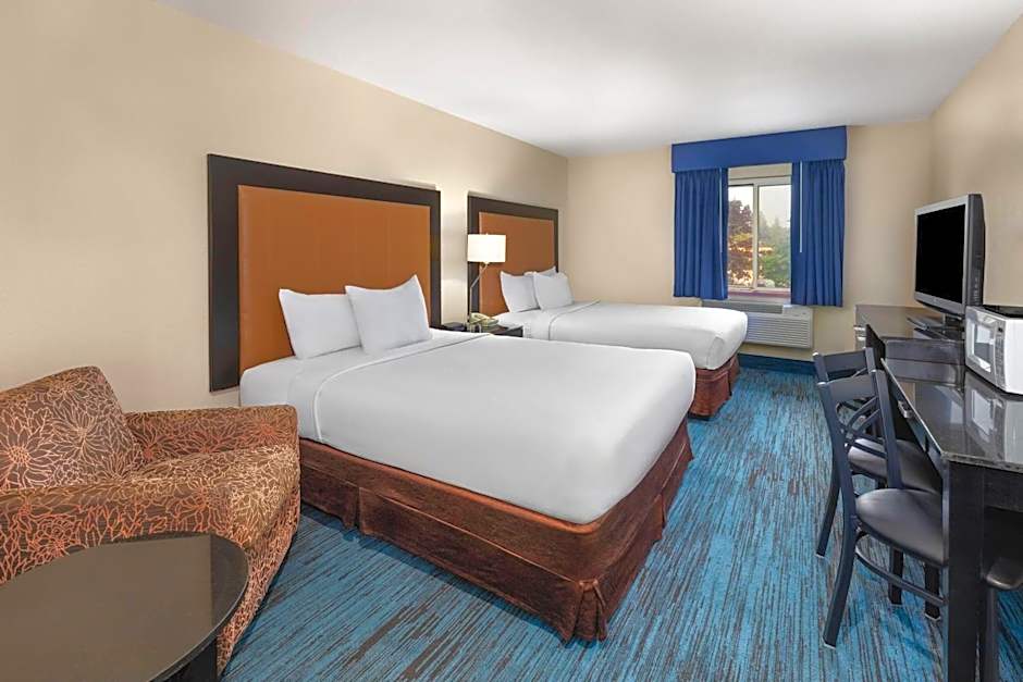 Days Inn by Wyndham Mackinaw City/Bridgeview Area