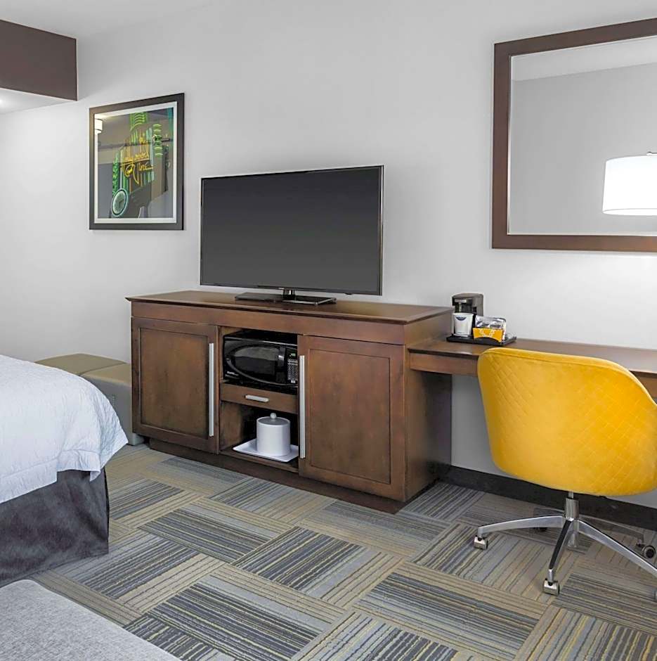 Hampton Inn By Hilton & Suites Los Angeles/Hollywood, CA