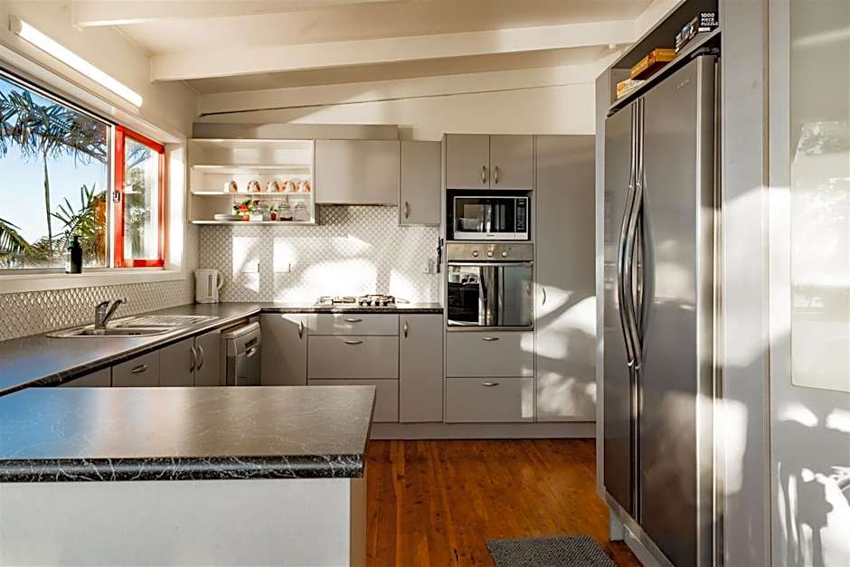 Driftwood Lodge Beachfront, Cable Bay Stays, Cable Bay, Northland