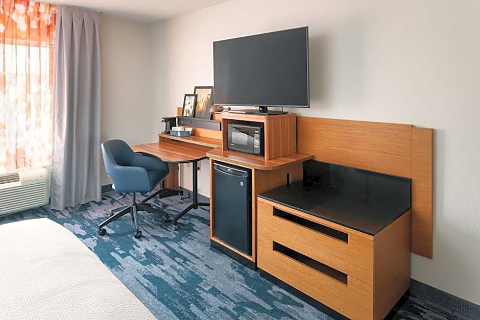 Photo 1 of 7 of 1 King Bed with Sofabed