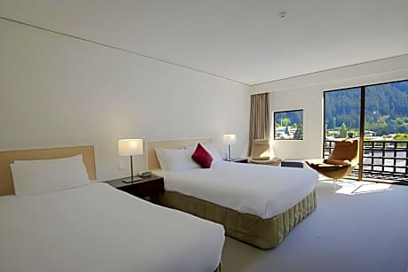 Superior Studio, Multiple Beds