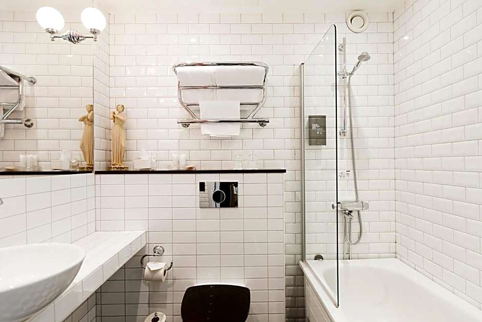 Collector's Lady Hamilton Hotel