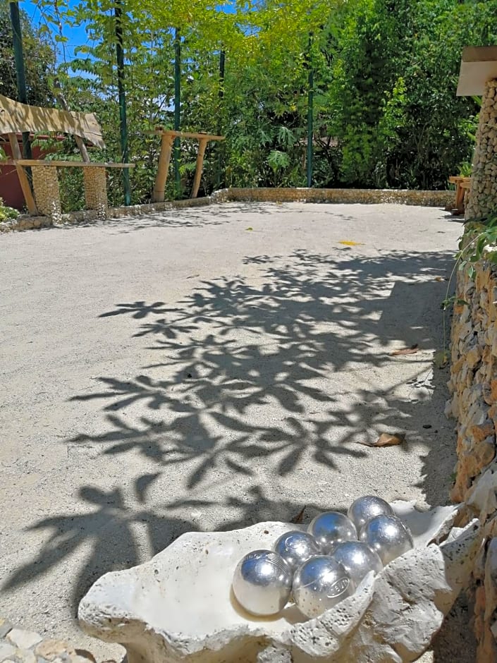 Nakabalo Guesthouse & Restaurant