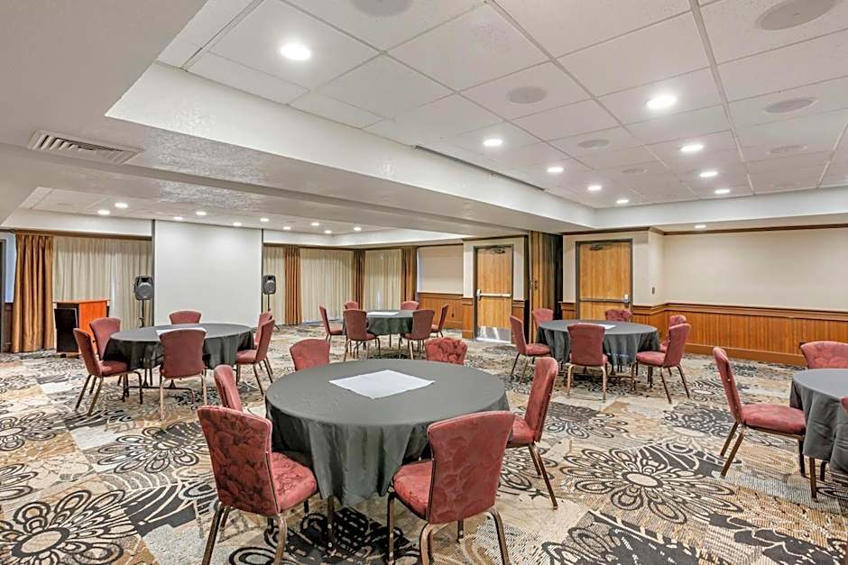 Best Western Plus Landmark Inn