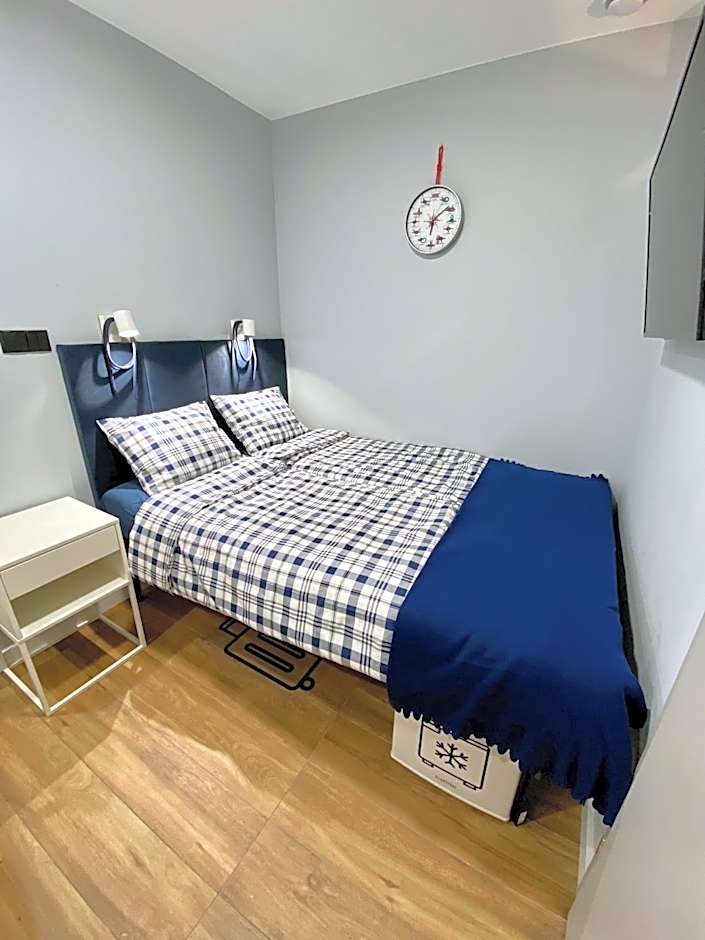 Thruster - Rooms, Kitchen, Chill-Out Zone-Netflix, Lobby-Netflix