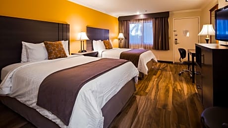 Queen Room with Two Queen Beds and Walk-in Shower - Disability Access