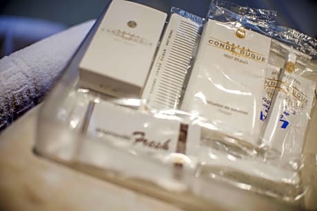 Twin Room (2 Adults + 1 Child)