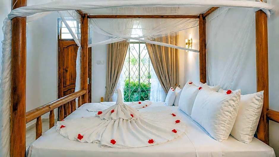 AROYA Boutique Hotel