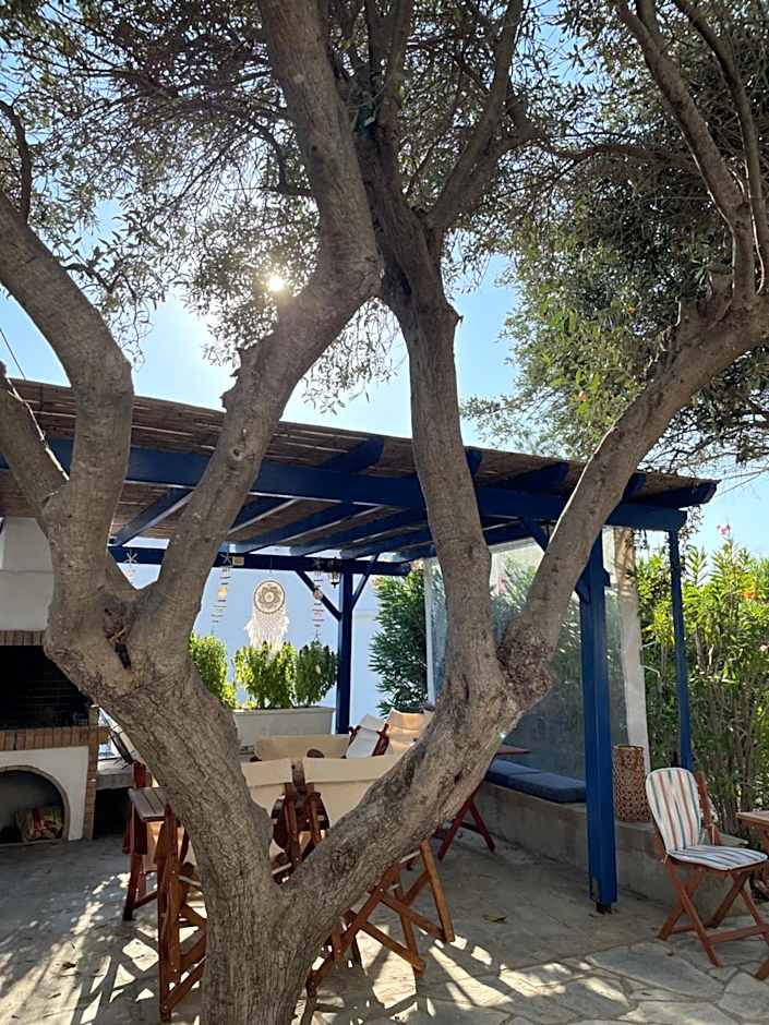 Villa Gelly's Studios