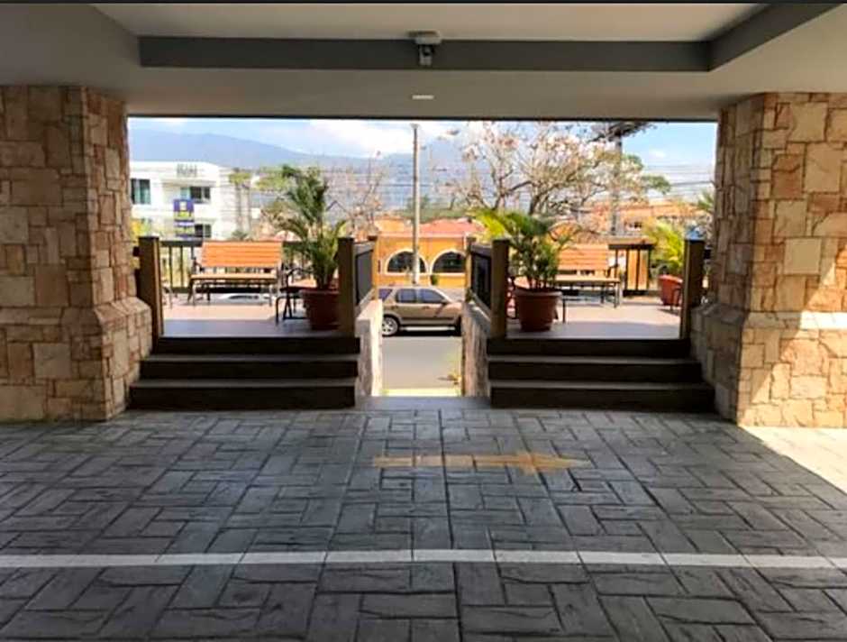 Beverly Hills: Hotel & Business