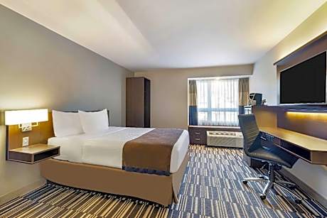 Queen Room - Mobility Access/Non-Smoking