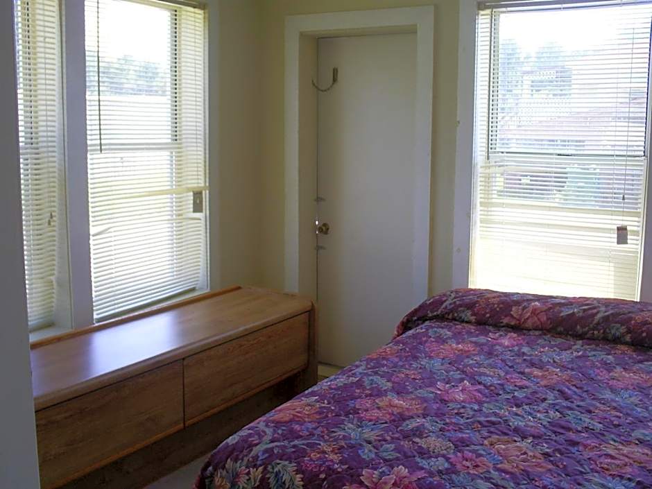 Crestview Inn