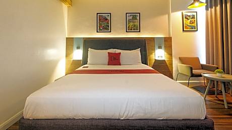 RedDoorz @ Anton's Loft Designer Resort Pansol Calamba Laguna