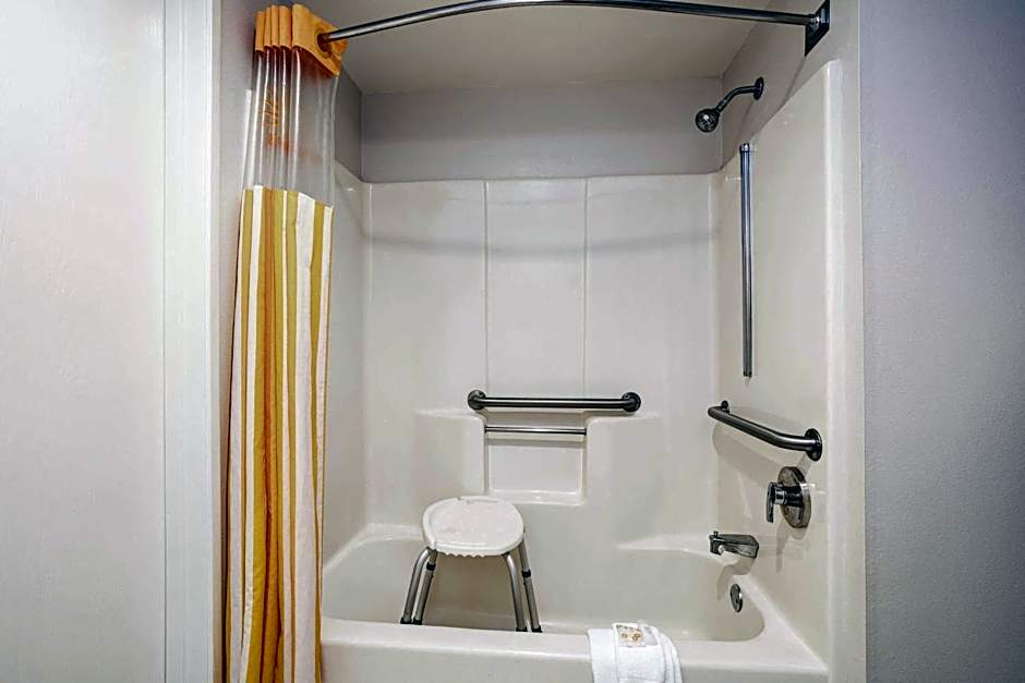 La Quinta Inn & Suites by Wyndham Atlanta Roswell