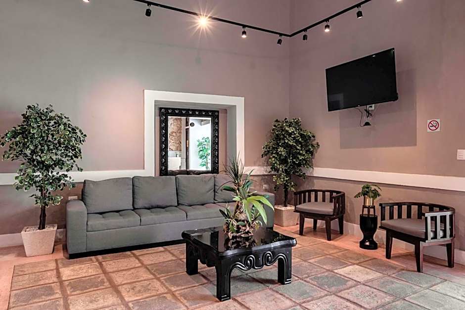 Hotel Colonial Zaci by GuruHotel