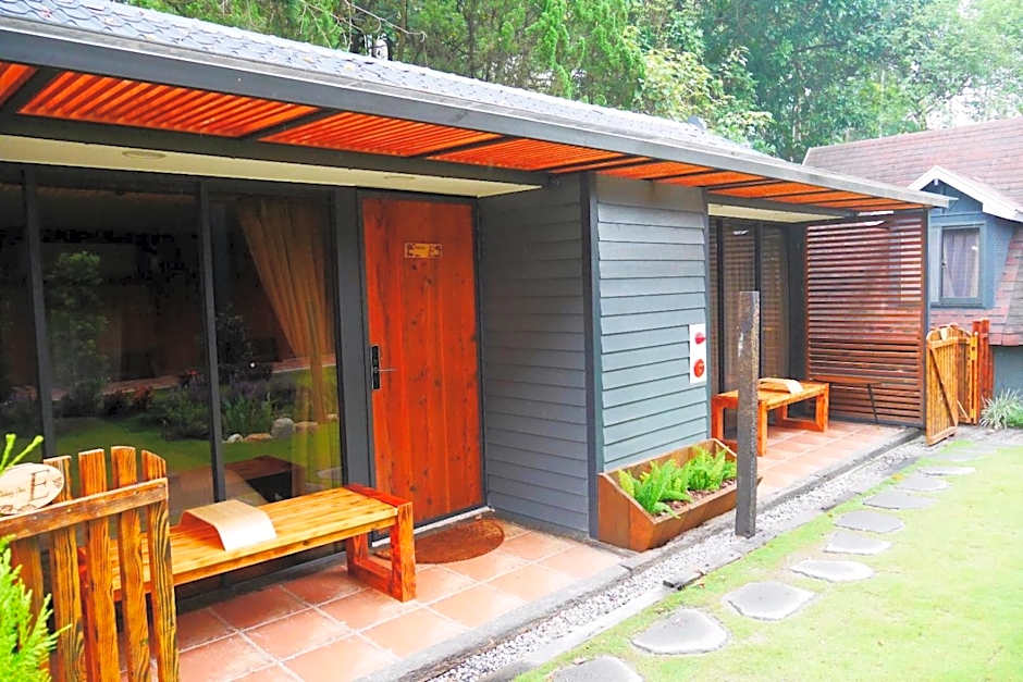 Yue Lake Backpackers