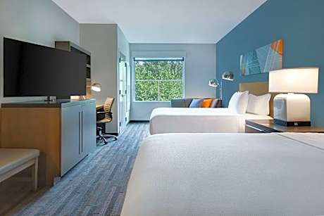 Den Guestroom with Two Queen Beds