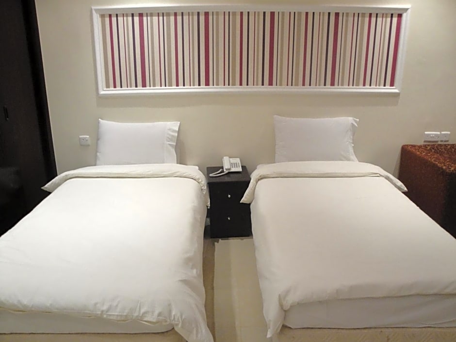 Marina Royal Hotel Suites