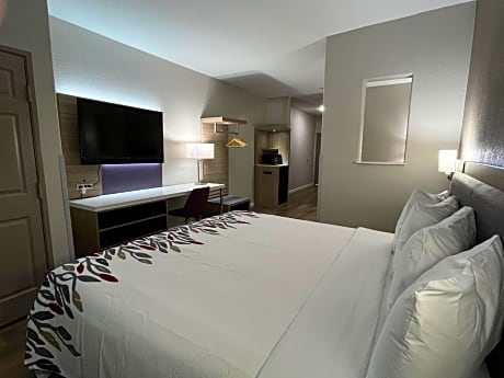 Deluxe King Room Disability Access Smoke Free
