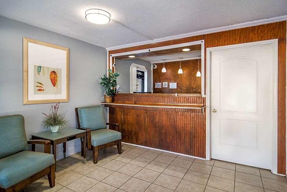 Econo Lodge Brunswick I-95